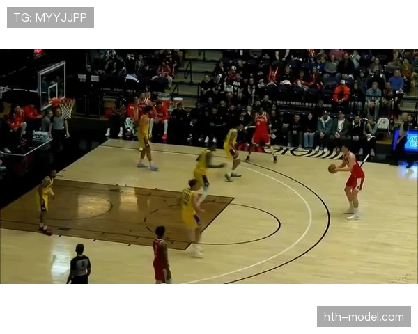 布克利用挡拆制造得分机会提升投篮效率拉开与对手差距