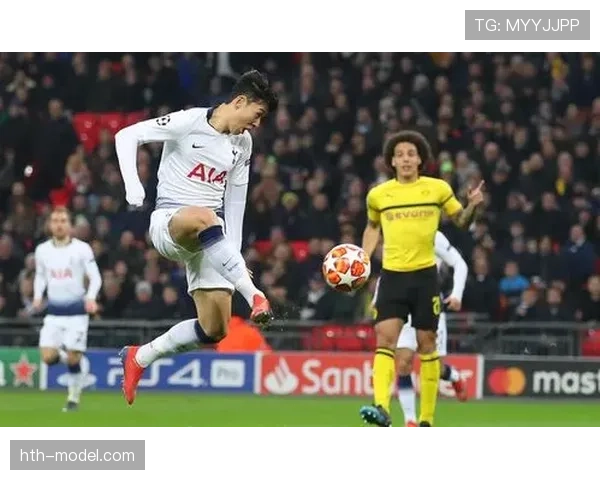 孙兴慜场上超拼，下了场连咖啡都要自己排队，好像明星也会有普通人时刻？